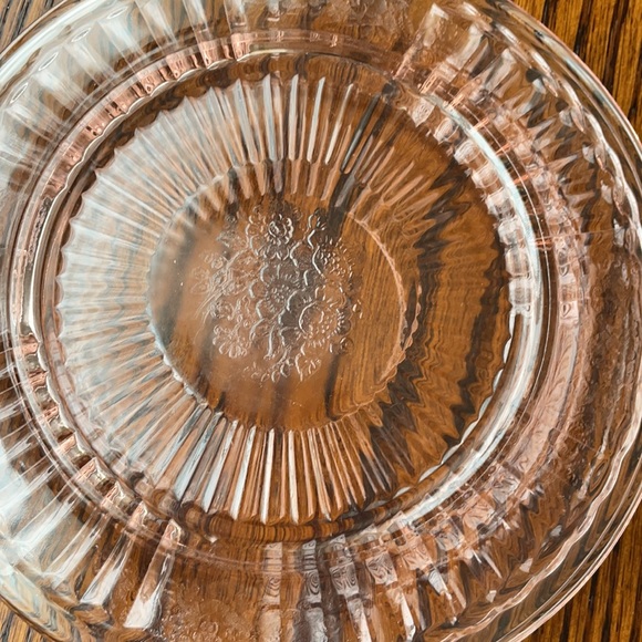 Vintage set of two 7 inch pink glass cake plates - Picture 2 of 4